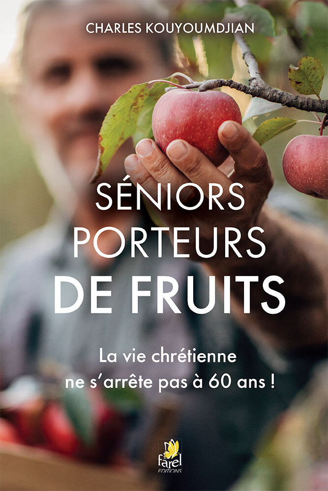 Séniors porteurs de fruits