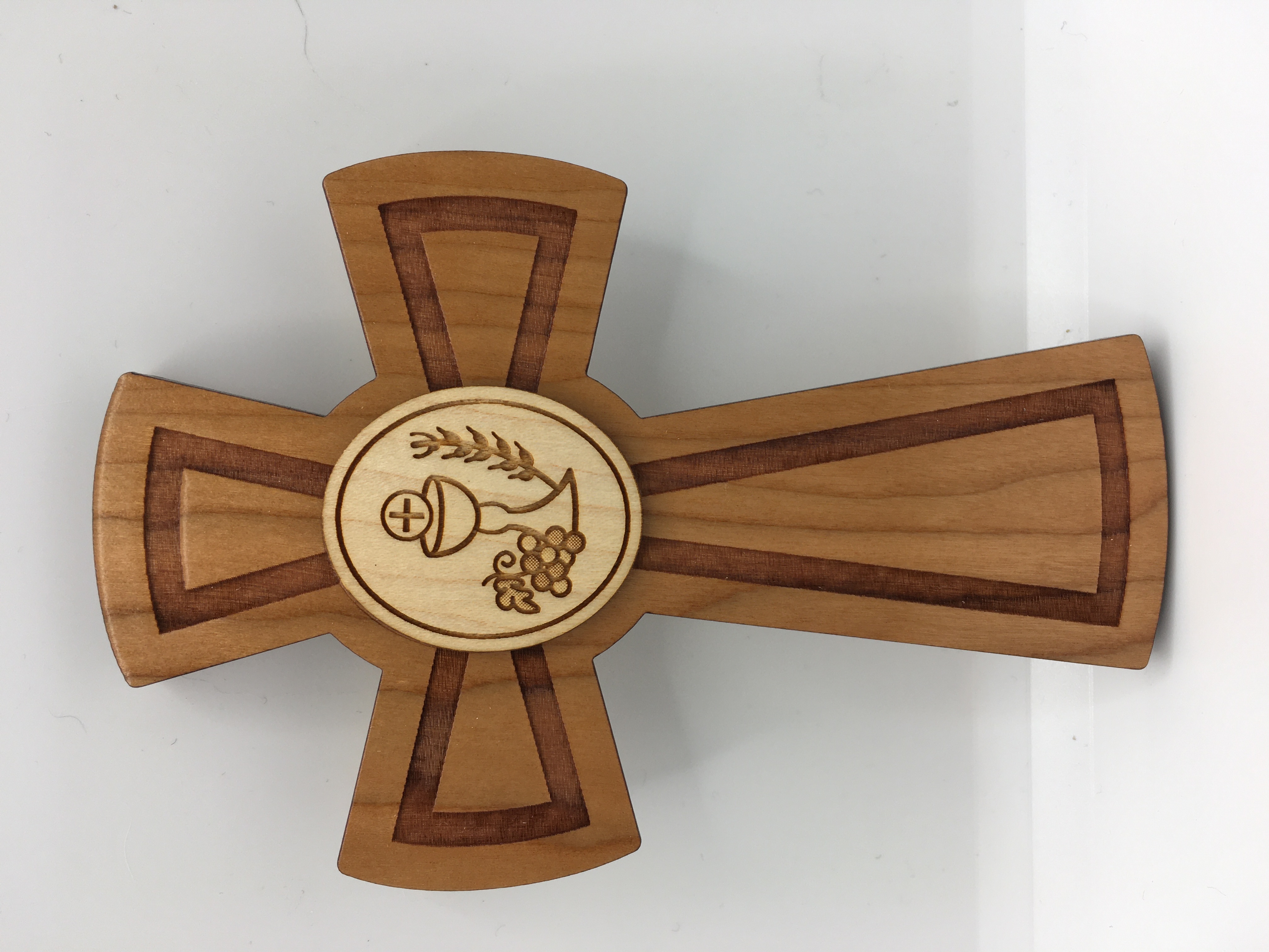 Croix communion en bois d'érable 13.3cm