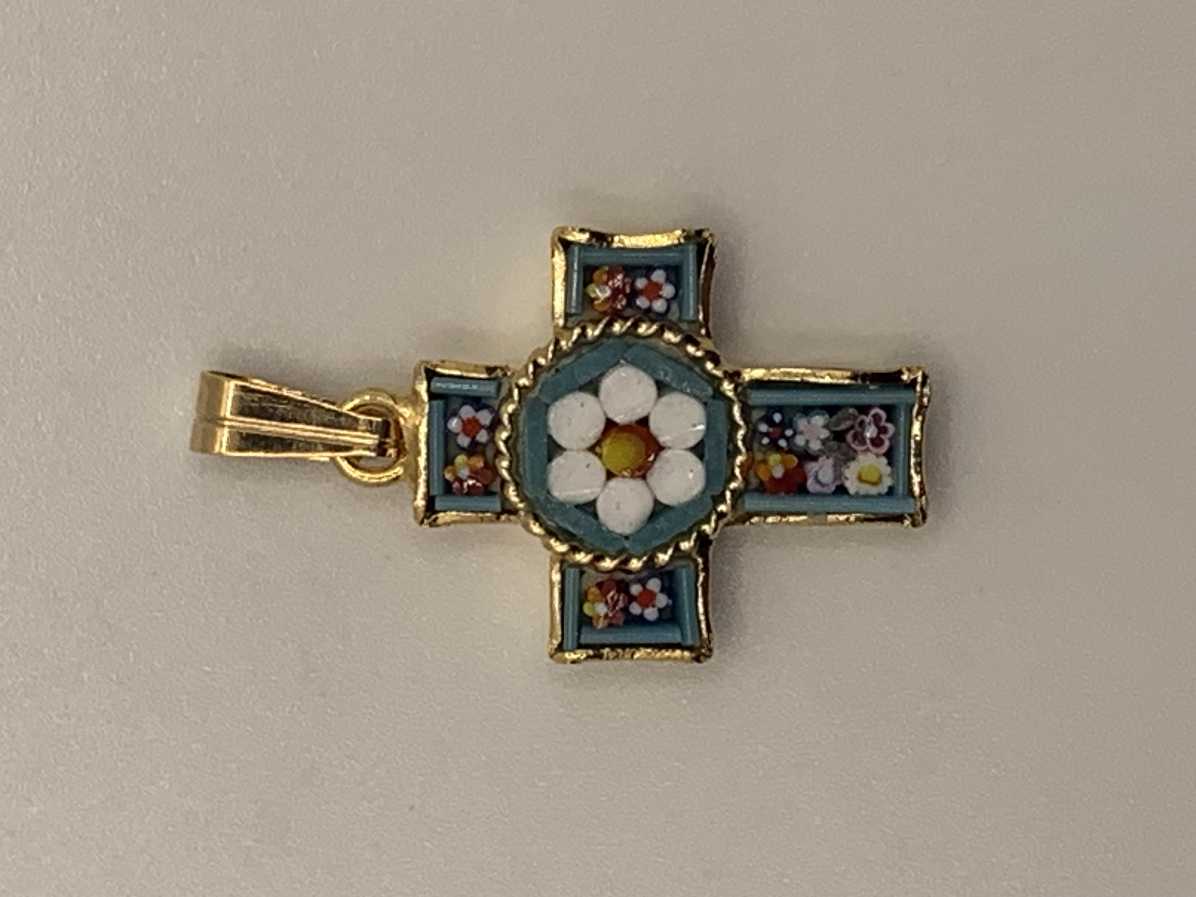 Croix bleu clair pendentif mosaïque bisantine