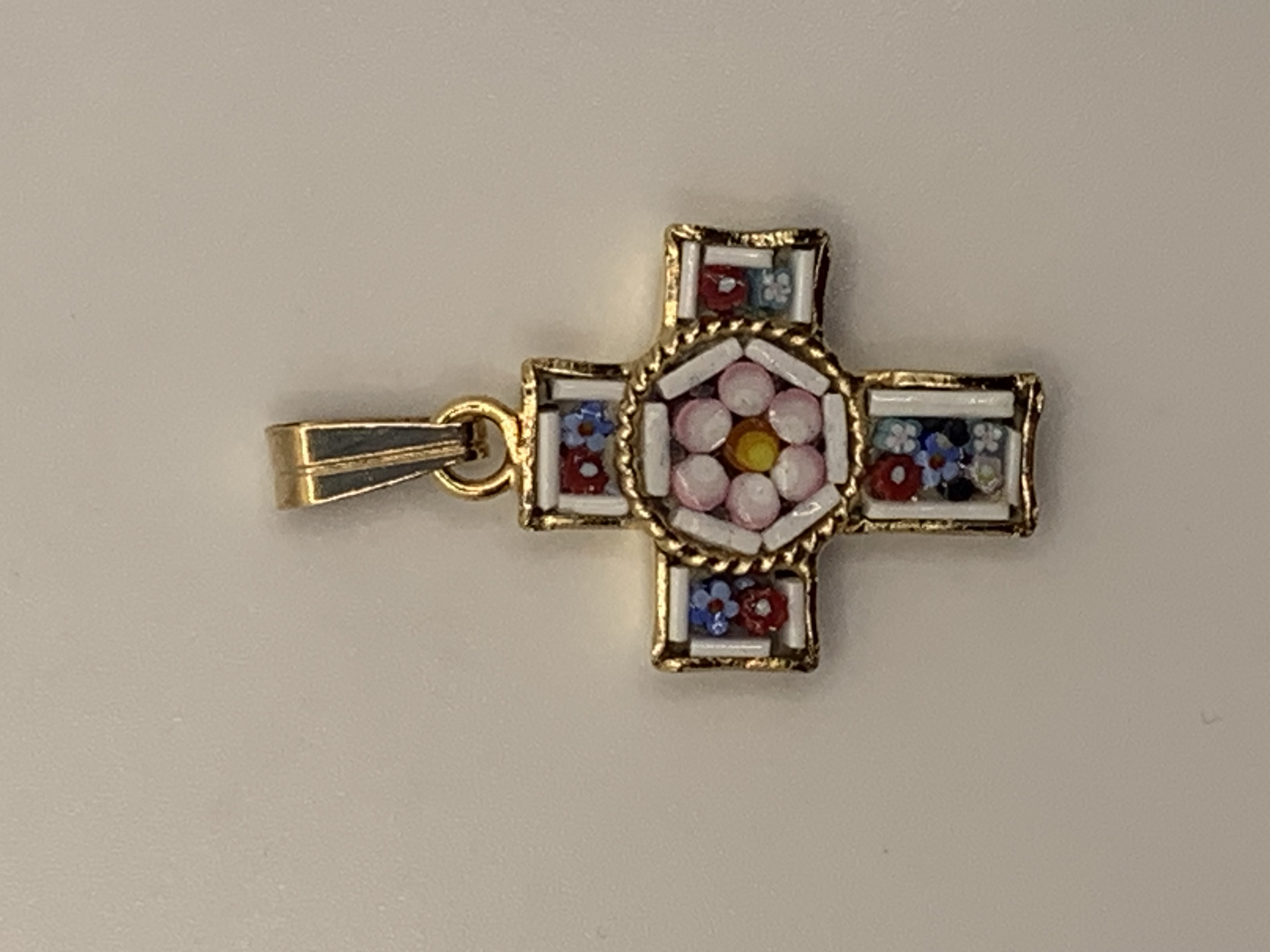 Croix blanche pendentif mosaïque bisantine